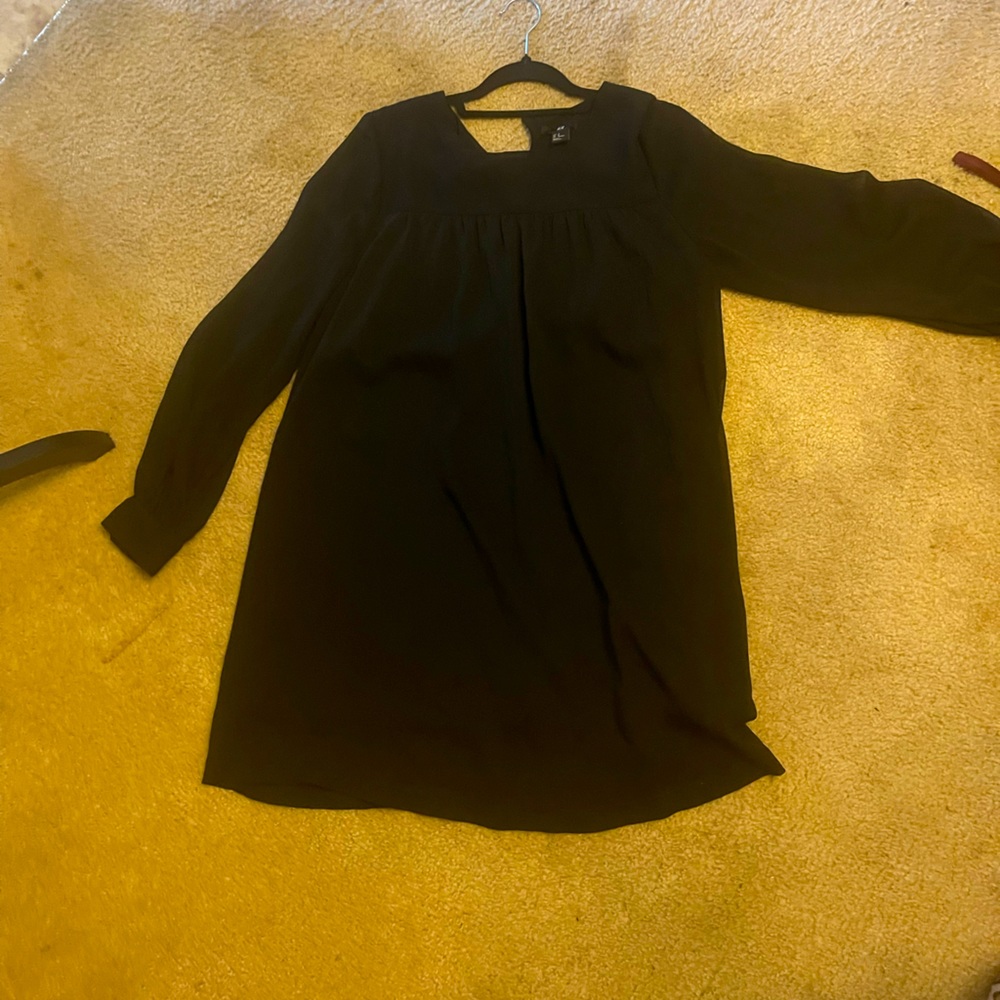 Relaxed black dress